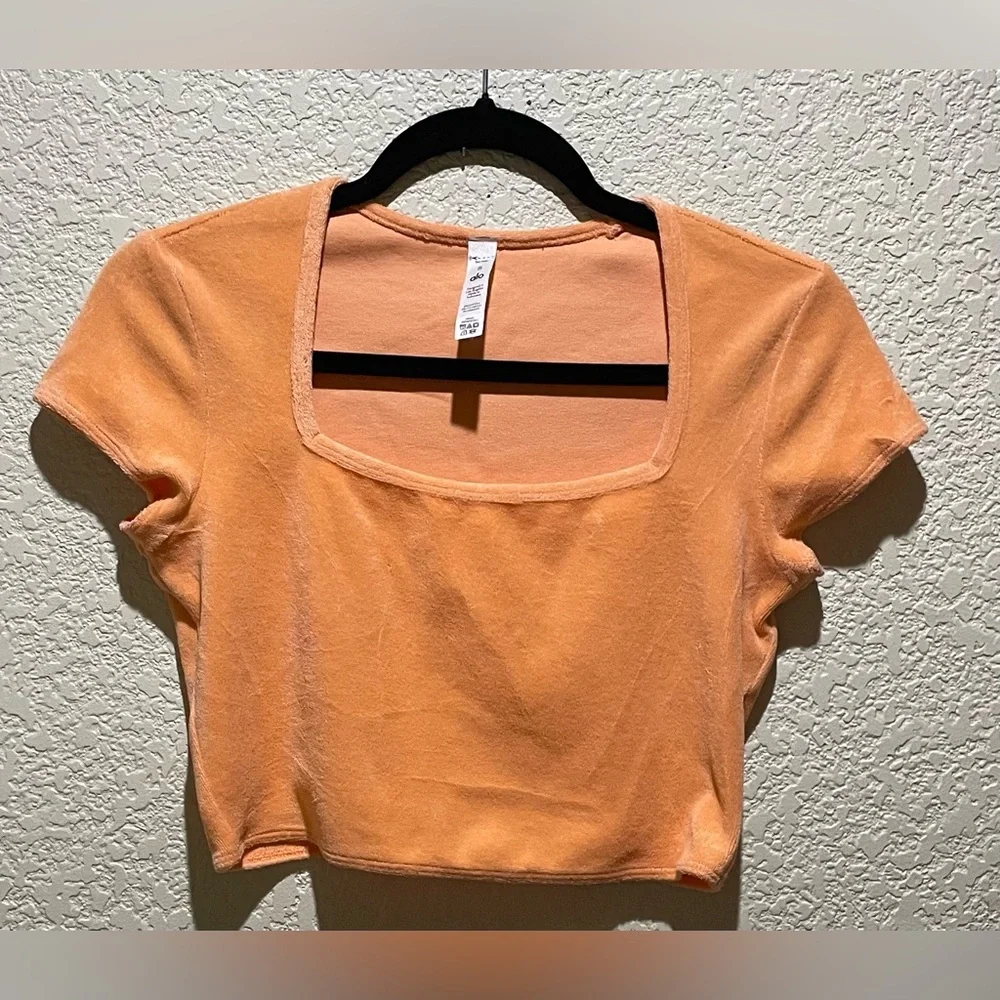 Alo Yoga NWOT Terry Beachside Short Sleeve Crop Top Cantaloupe Size S